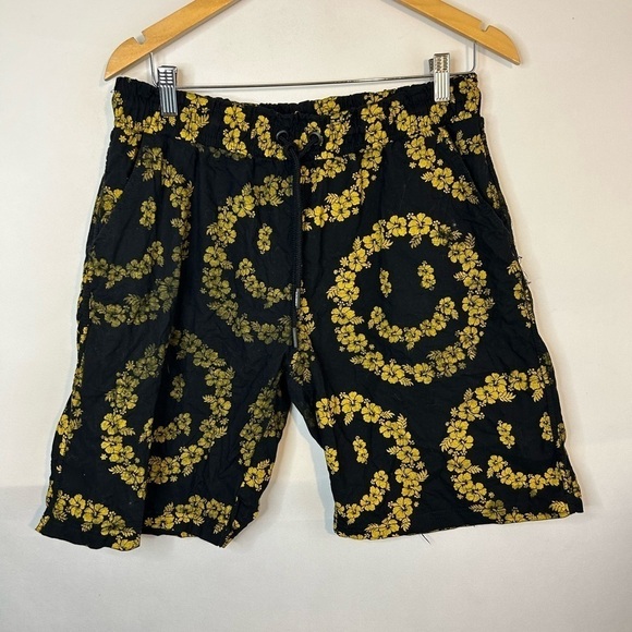 China Market Smiley Shorts Floral Smiley Face Large - Picture 1 of 10